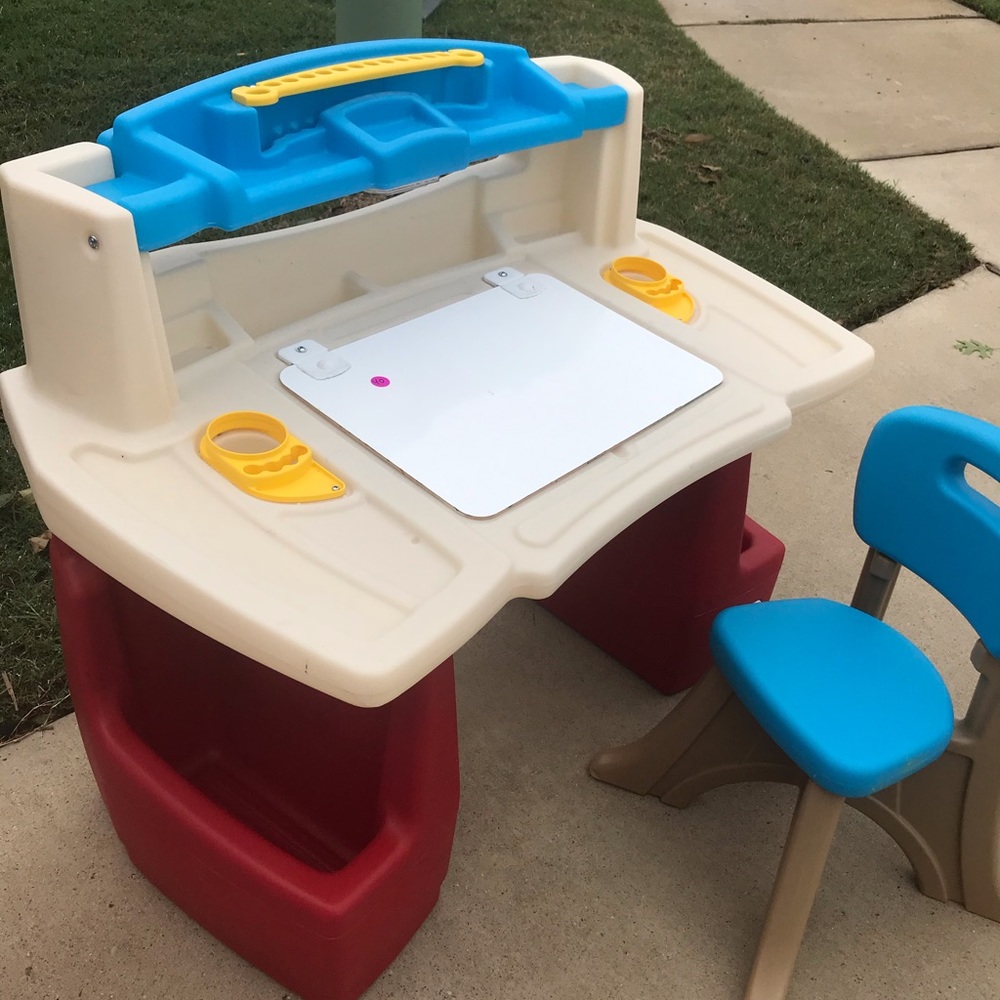 Kids desk and chair